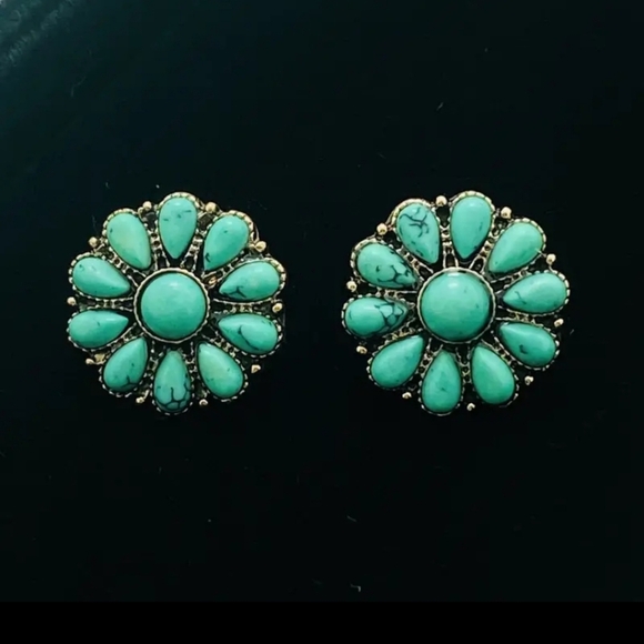 NEW! Vintage Daisy Stud Earrings with Faux Turquoise - Picture 7 of 10